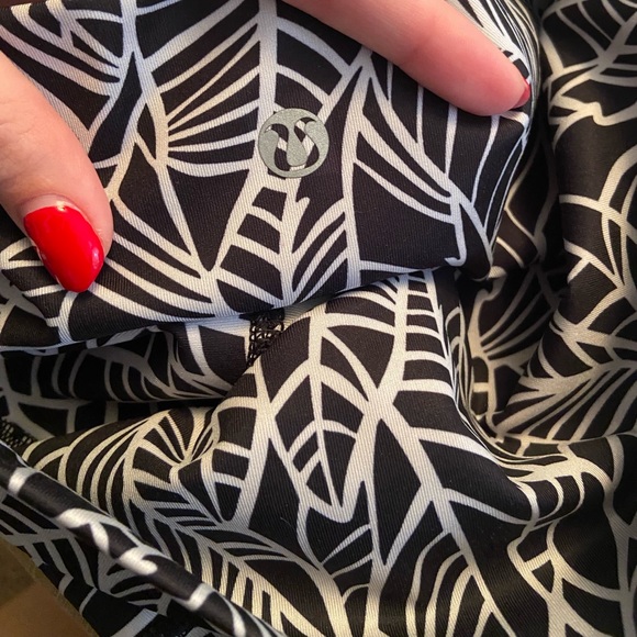 LULULEMON Wunder Under Pretty Palm Angel Wing - Picture 3 of 4